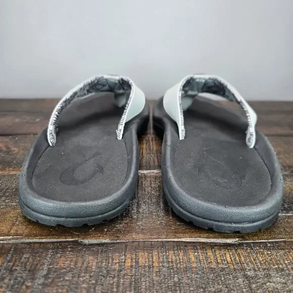 NEW OluKai Ohana Mens Size 7 Slip On Flip Flops Beach Sandals Foam Gray Black